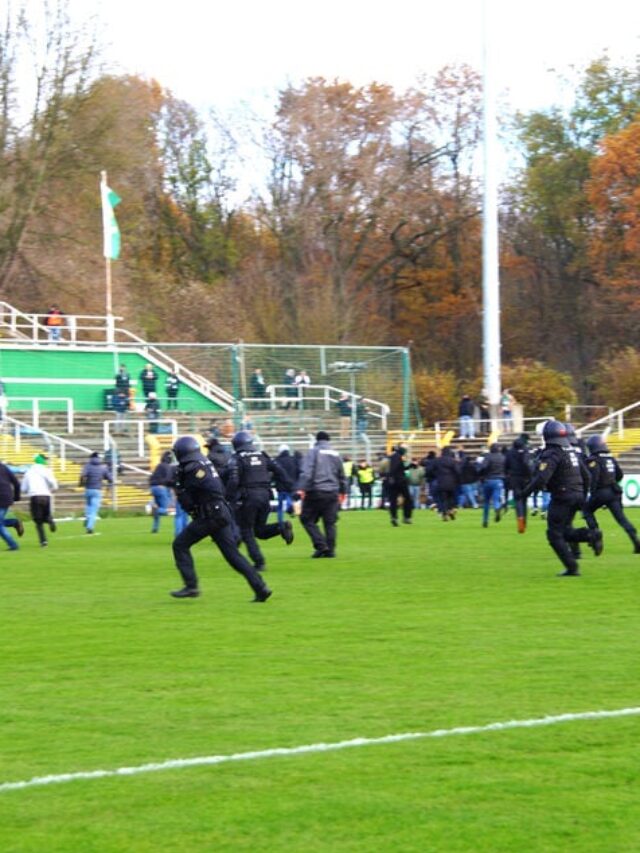 Polizei-Einsatz im Innenraum vorm Derby in Leipzig https://trendingdeutsch.com/